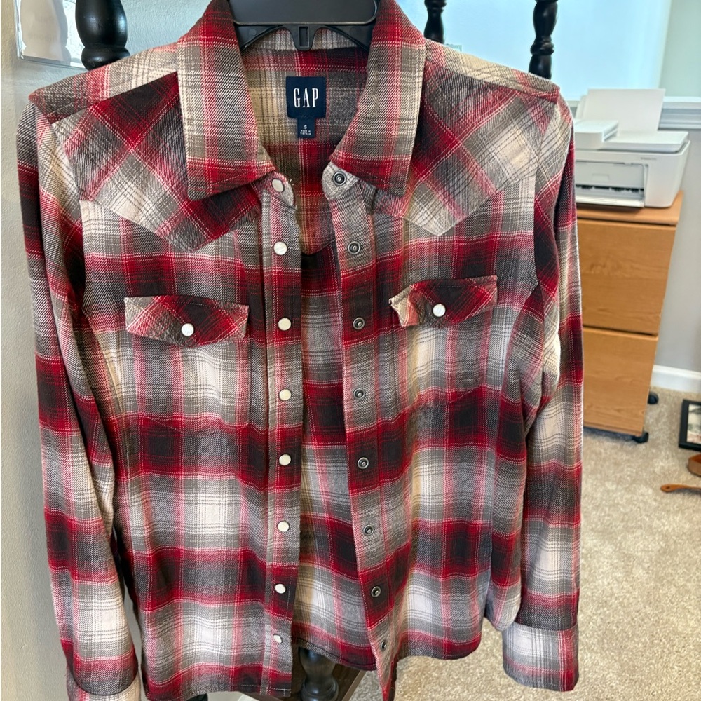 GAP Women’s Burgundy Plaid Shirt with pearlized snap buttons